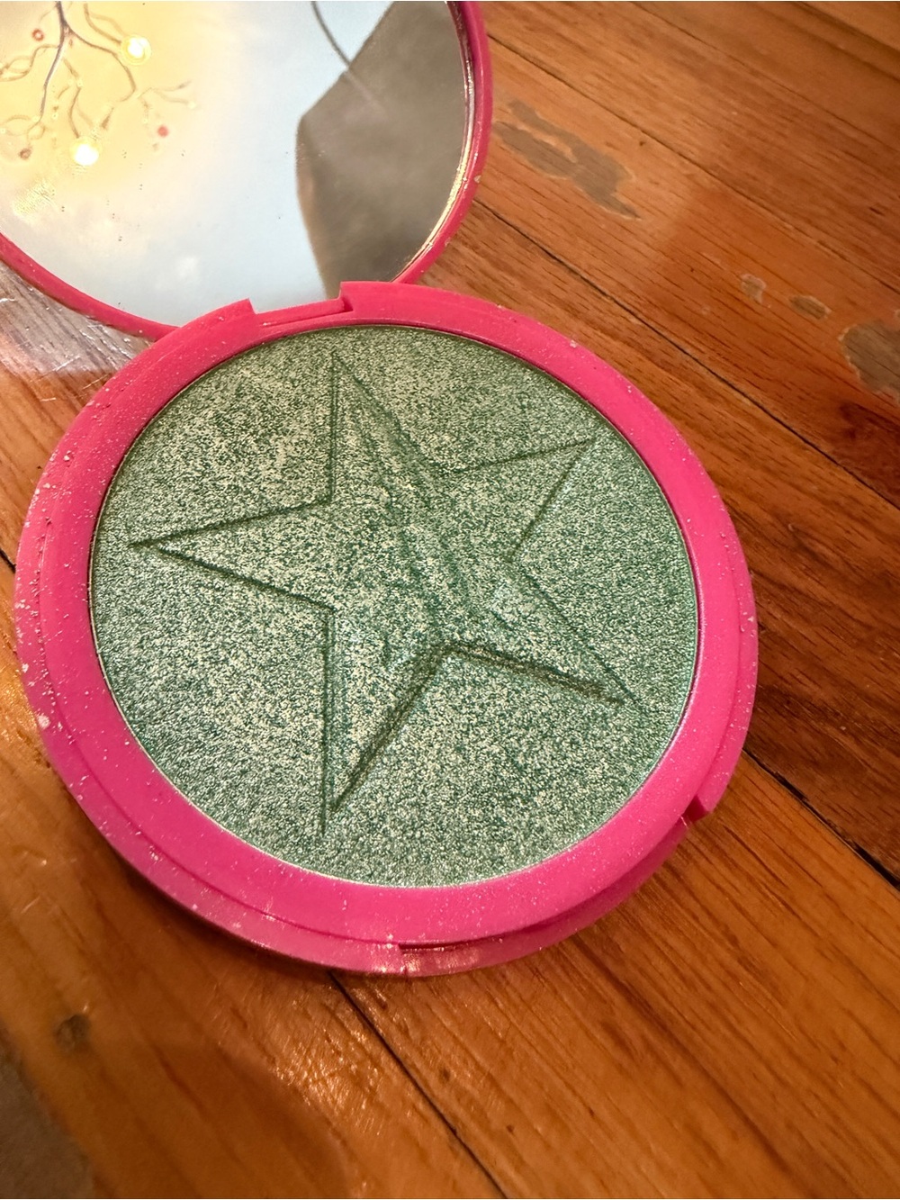 Jeffree Star Cosmetics mint condition snow highlighter